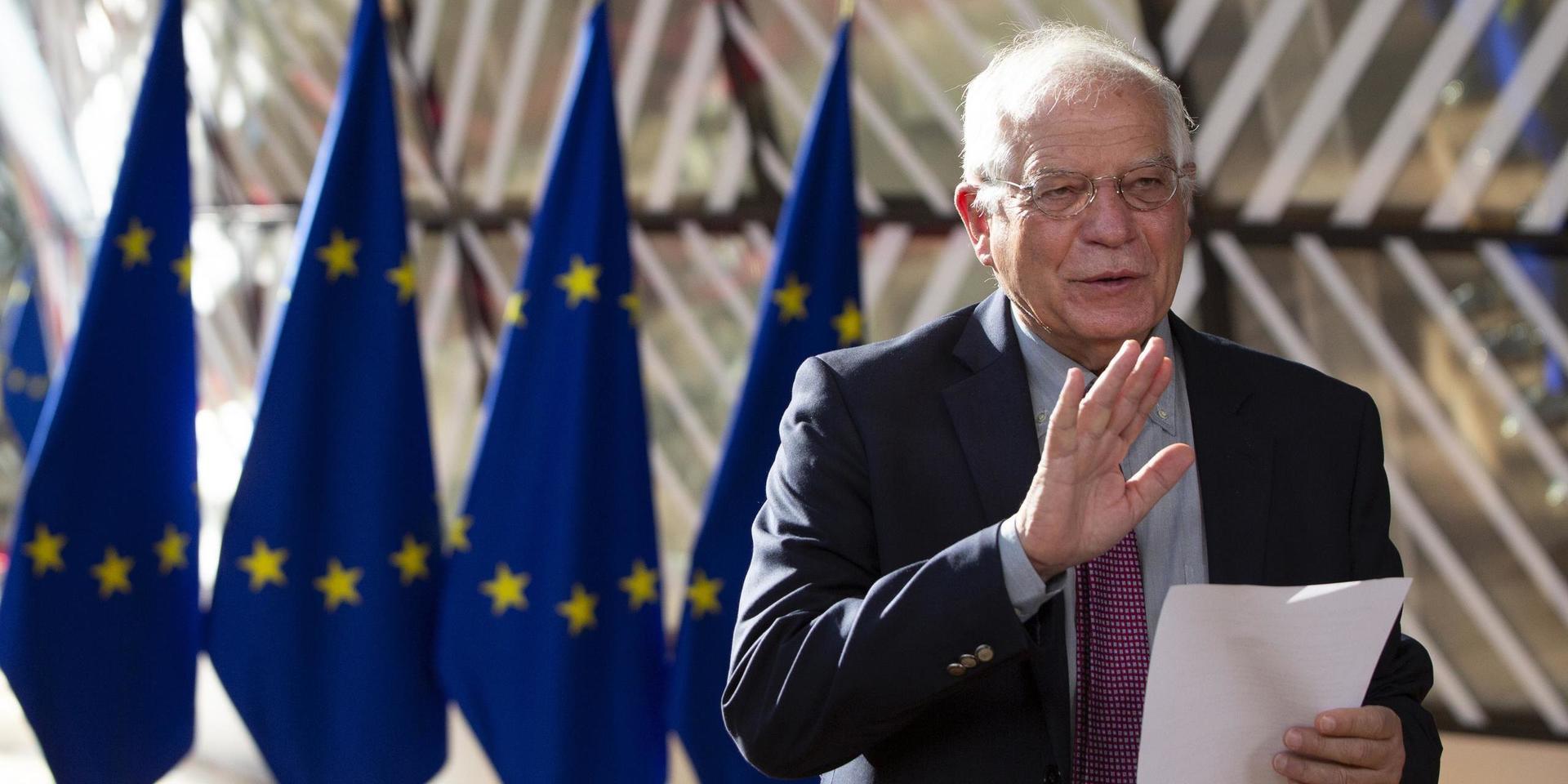 EU:s utrikeschef Josep Borrell på väg in till måndagens utrikesministermöte i Bryssel.