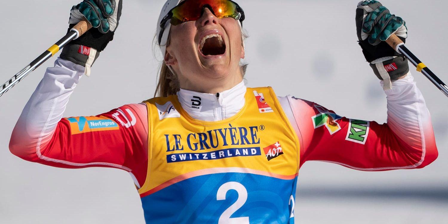 Therese Johaug jublar över skiathlonguldet i VM. Nu siktar hon på guld även på 10 kilometer i klassisk stil.