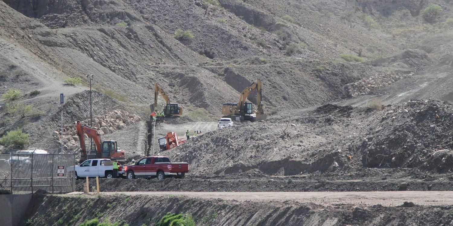 Förberedelser för det privata bygge av en gränsbarriär som gruppen We Build the Wall genomför i USA-delstaten New Mexico.
