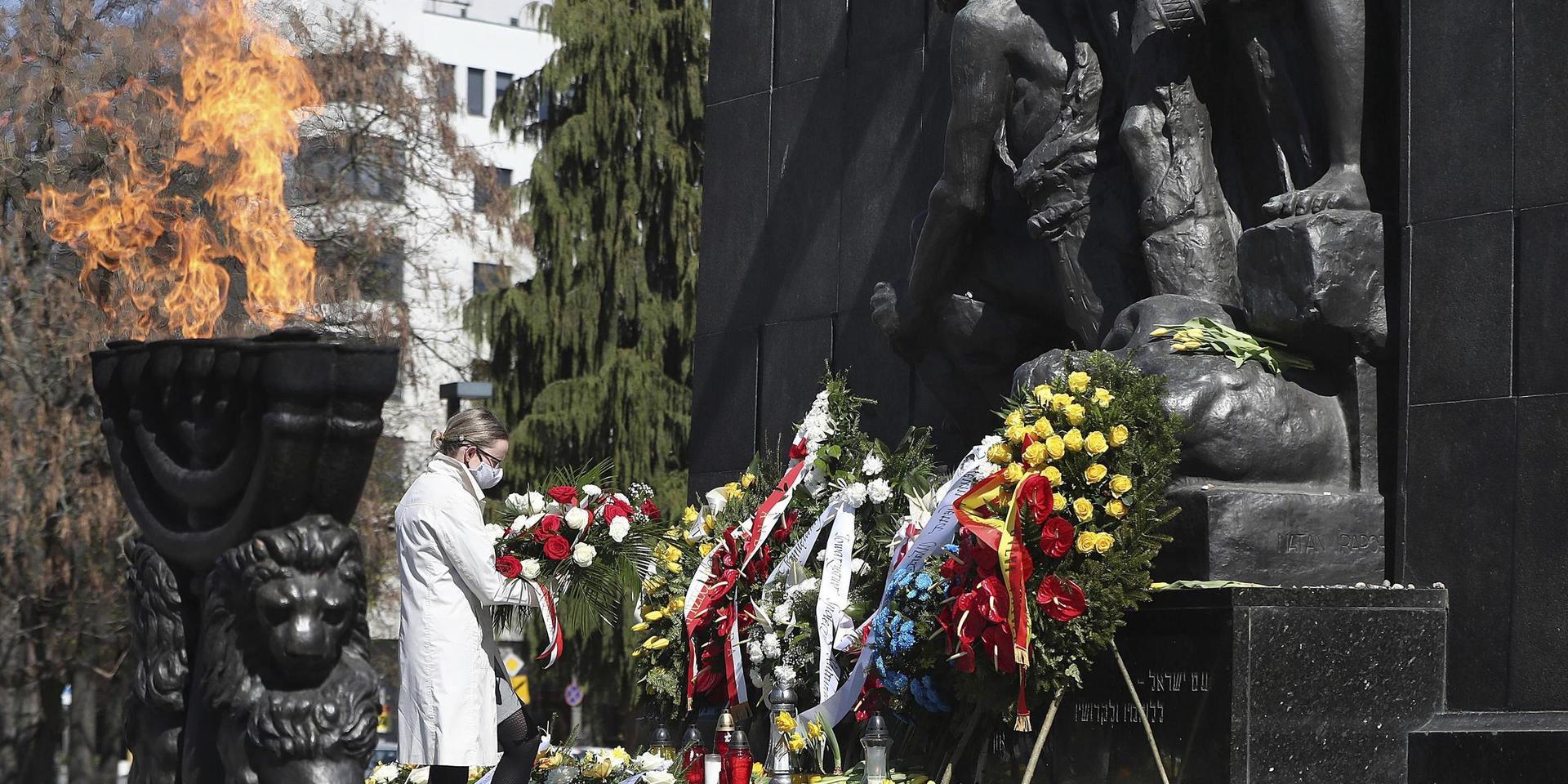 Monumentet till minne av upproret i Warszawagettot. Arkivbild.