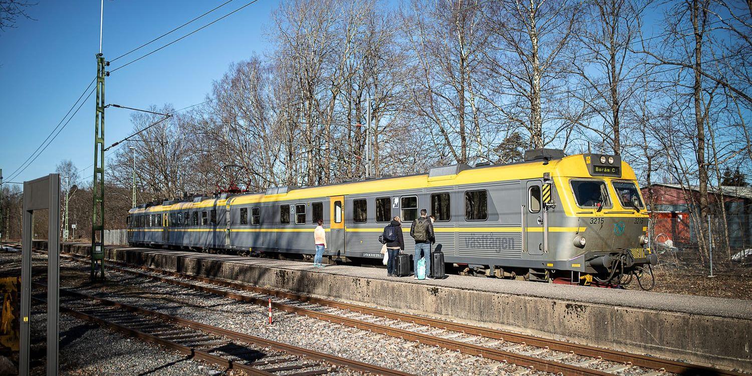 Ett kontaktfel mellan Vargön och Vänersborg gör att tågtrafiken står still.