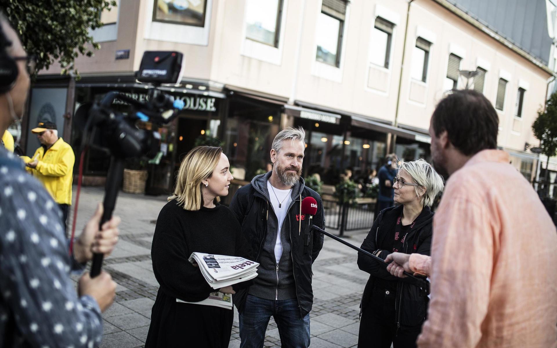 TTELA:s reportrar i Vänersborg, Lovisa Meijer, Niklas Johansson och Annie Granzell intervjuas i sändning. 