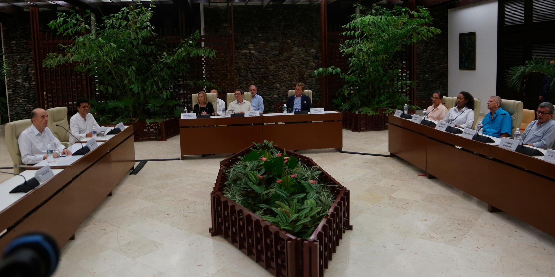 En insyn i det möte i Havanna, Kuba, som parterna hoppas utgör det första steget mot fred mellan colombianska staten och ELN.
