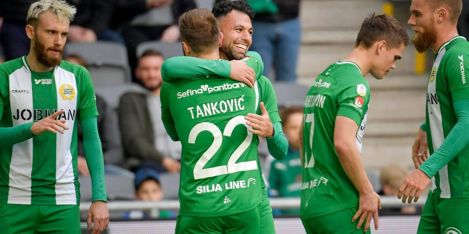 Imad Khalili kramar om Mujo Tankovic efter ett av sina två mål i Hammarbys 3–1-seger mot AFC Eskilstuna.