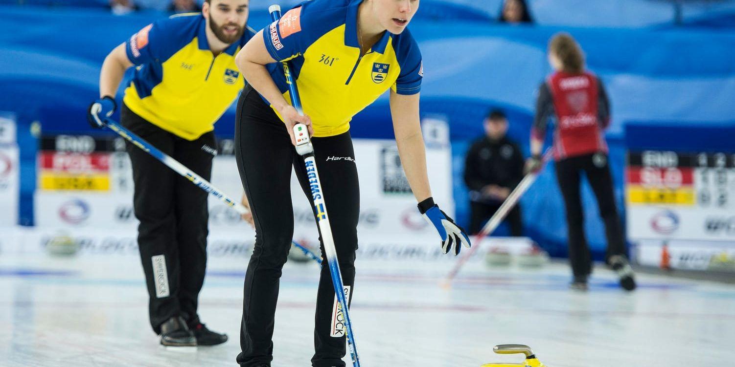 Anna Hasselborg och Oskar Eriksson under VM i mixeddubbel.