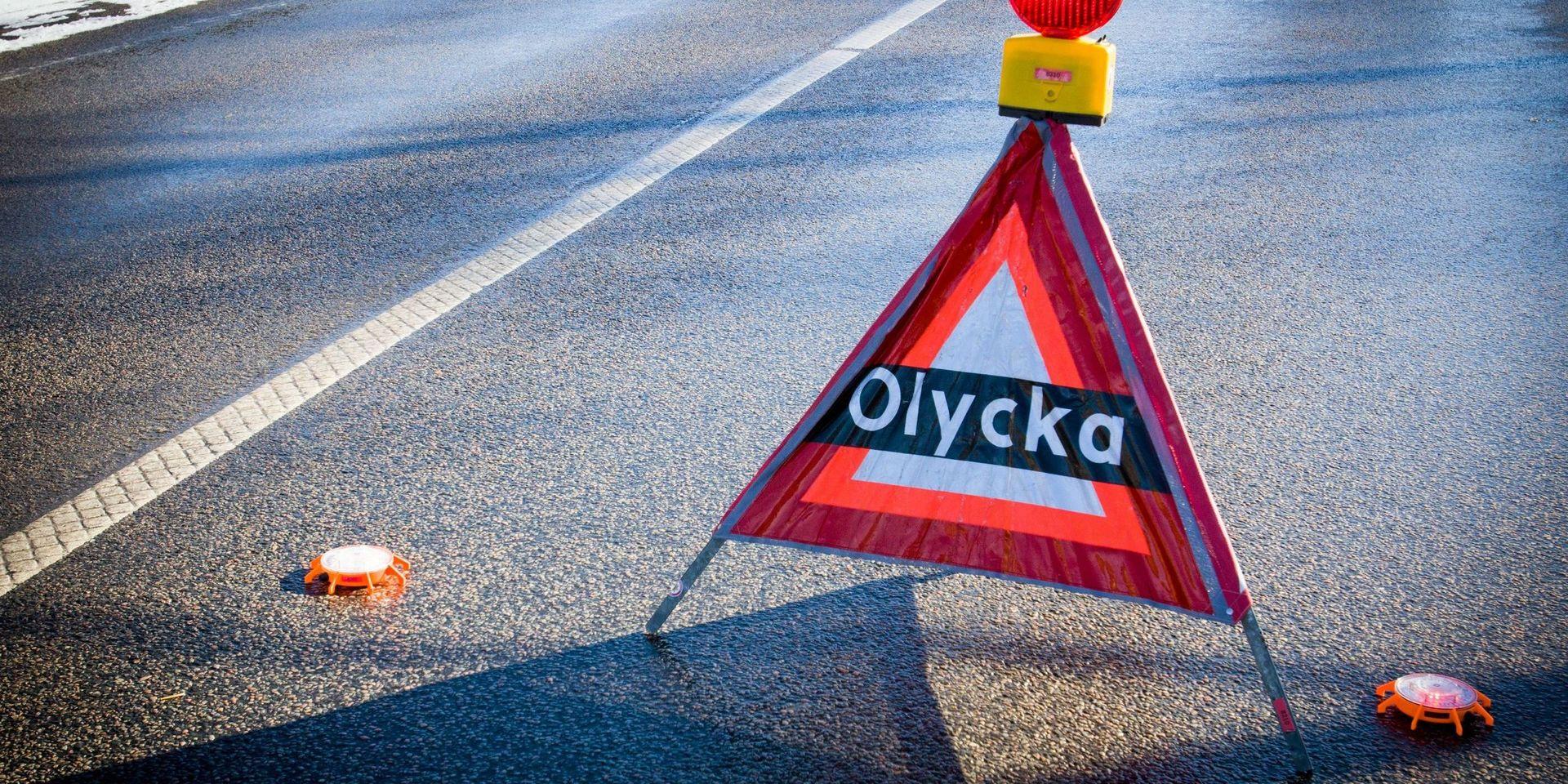 Trafikolycka räddningstjänstens varningstriangel kollision avstängd väg olycka vinterväglag.Väg 15 mellan Skogaby och Knäred.