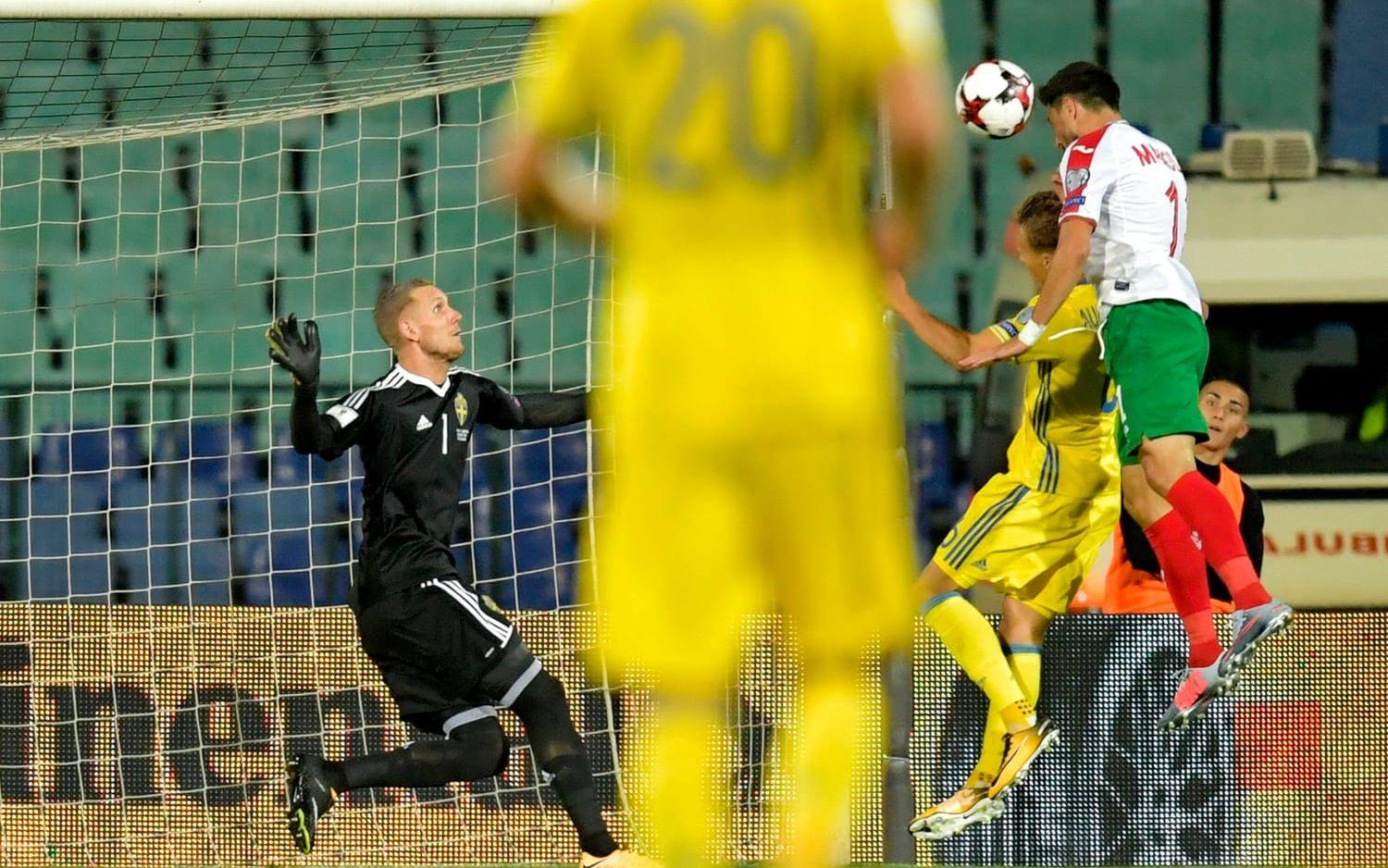 Manolev nickar in 1–0 för Bulgarien – mardrömsstart för Sverige. Bild: Bildbyrån
