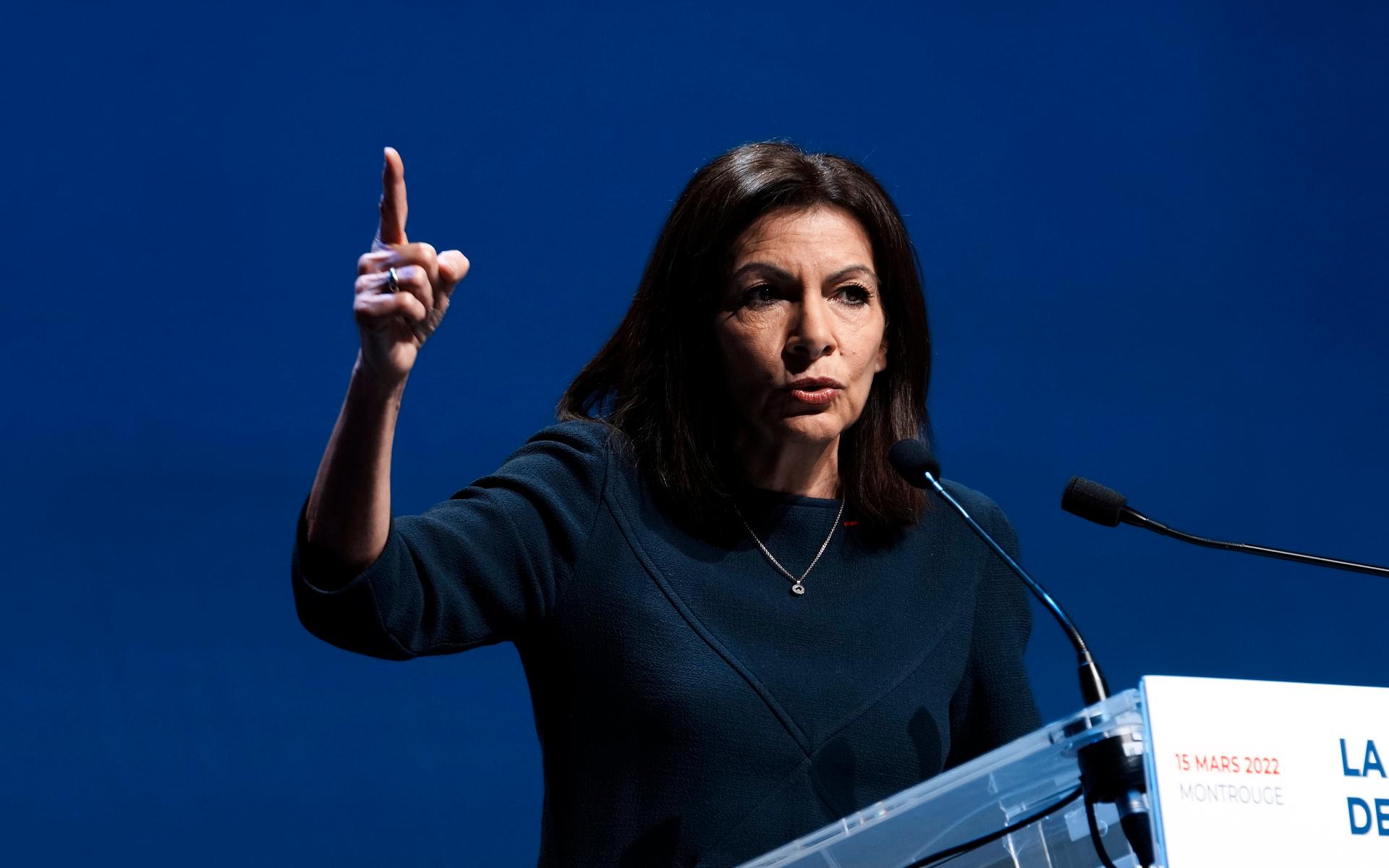 Mayor of Paris and French Socialist Party, presidential candidate Anne Hidalgo speaks during a meeting with French mayors, in Montrouge, south of Paris, Tuesday, March 15, 2022. The two-round presidential election will take place on April 10th and 24th 2022. (AP Photo/Thibault Camus)  XTC110