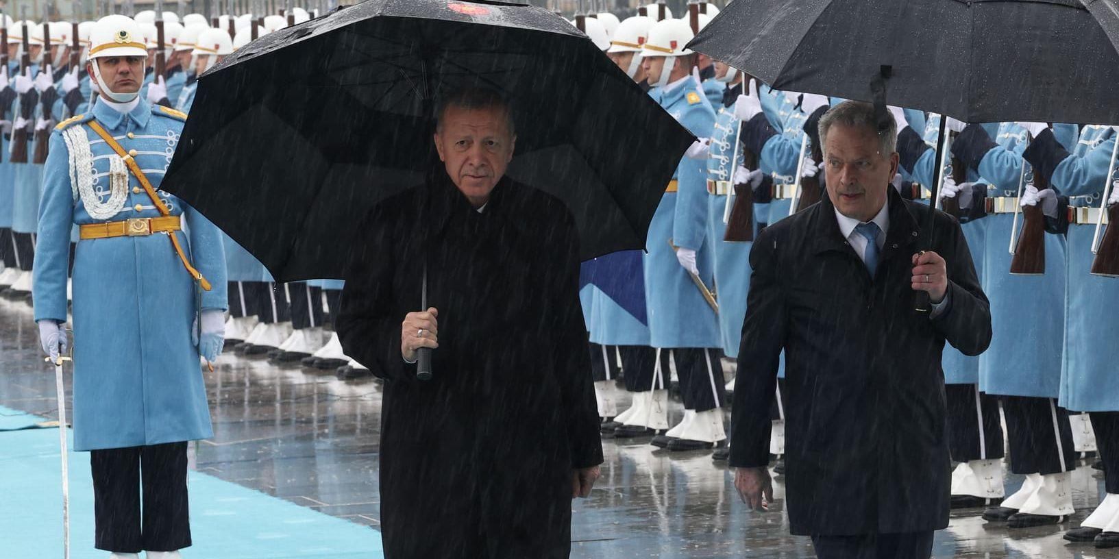 Turkiets president Recep Tayyip Erdogan, till vänster, och Finlands president Sauli Niinistö i Ankara.