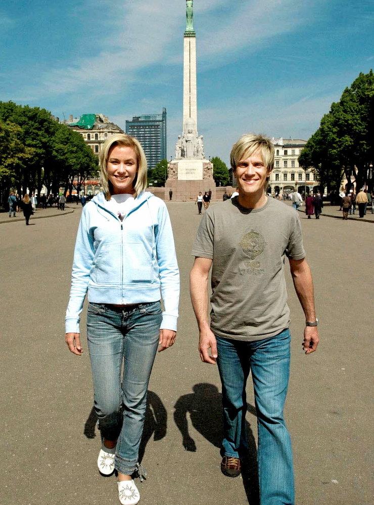 Jessica Andersson och Magnus Bäcklund hann med lite sightseeing också. Här syns de med frihetsstatyn i bakgrunden.