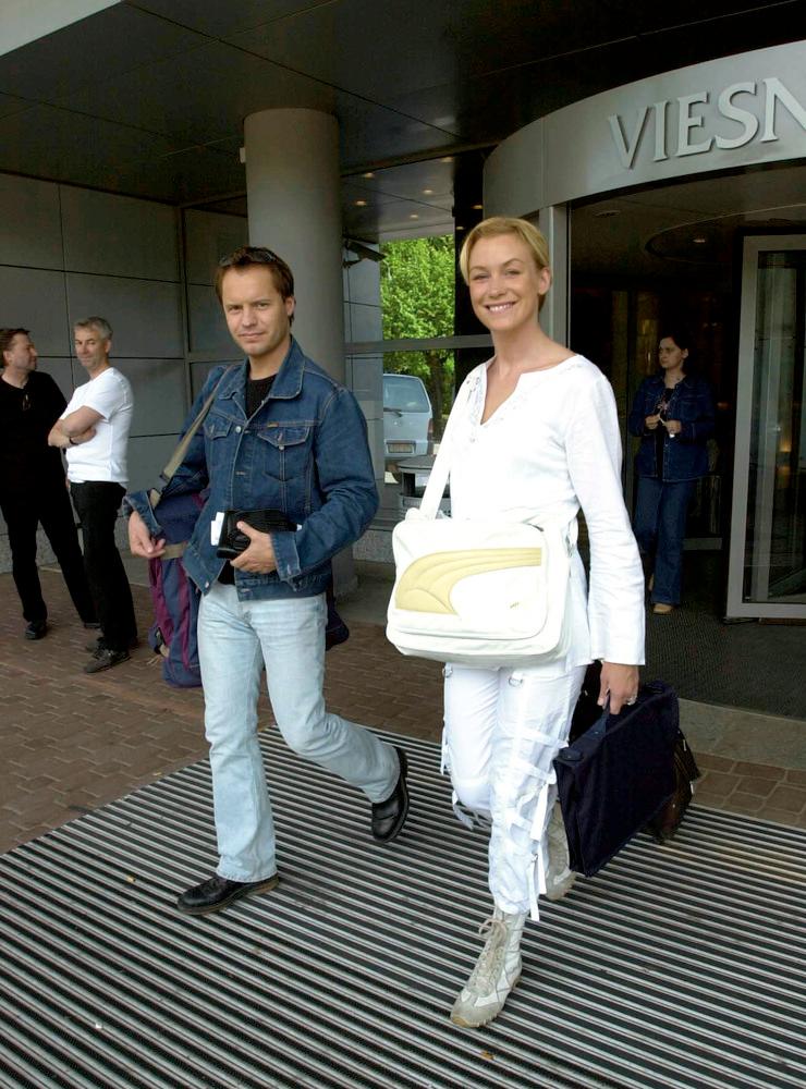 Dagen efter tävlingen var det dags för hemfärd och Jessica lämnade Hotel Latvia för transport till flygplatsen tillsammans med sin dåvarande sambo Jonas Erixon.