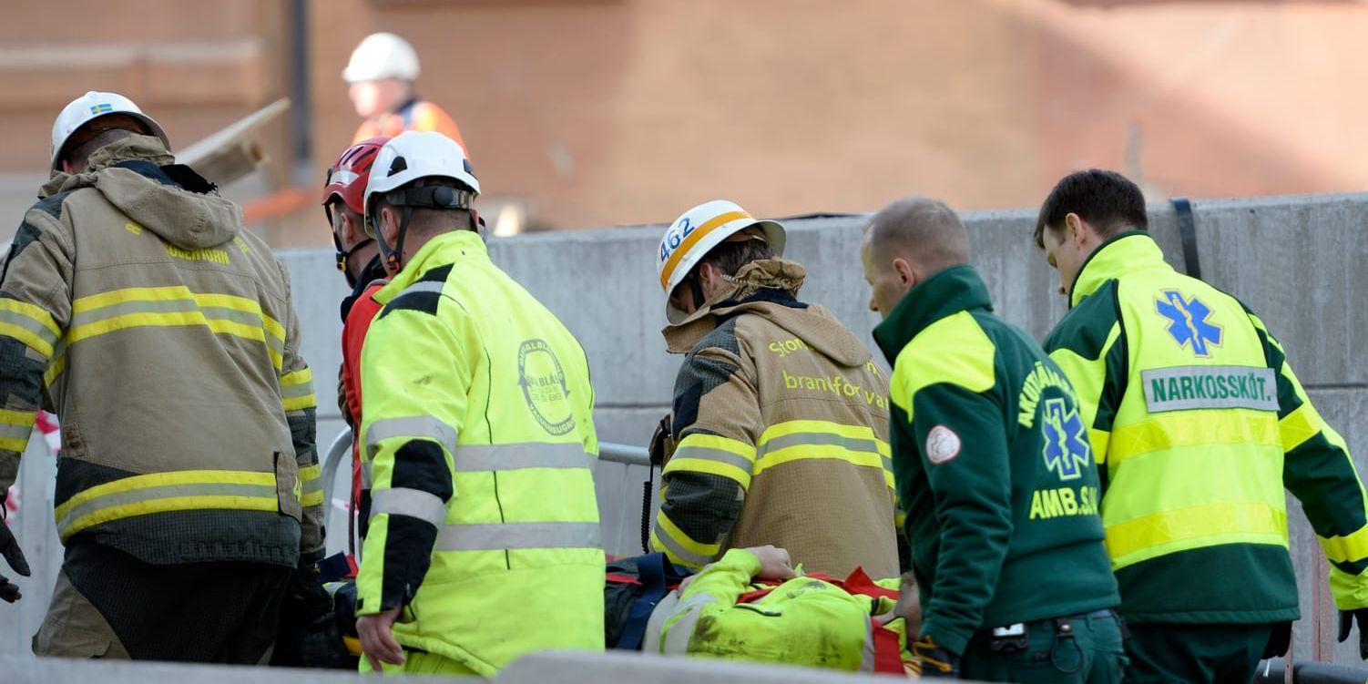 Räddningsinsats. Varje år inträffar flera olyckor med dödlig utgång på arbetsplatser runt om i Sverige. Samtidigt utsätts tusentals människor för allvarlig negativ stress.