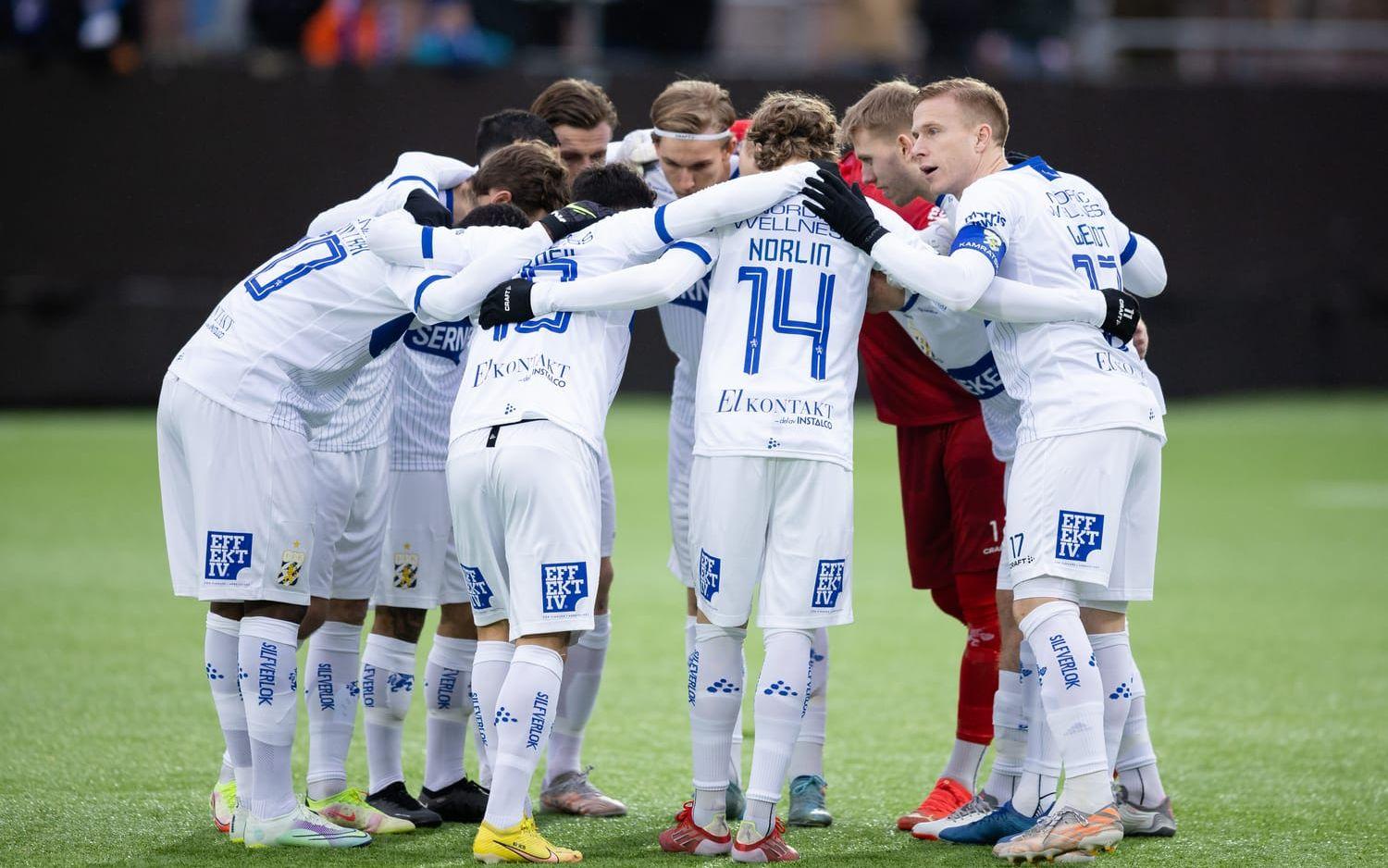 IFK Göteborg är på väg till Spanien och tvingades nödlanda i Köpenhamn. 