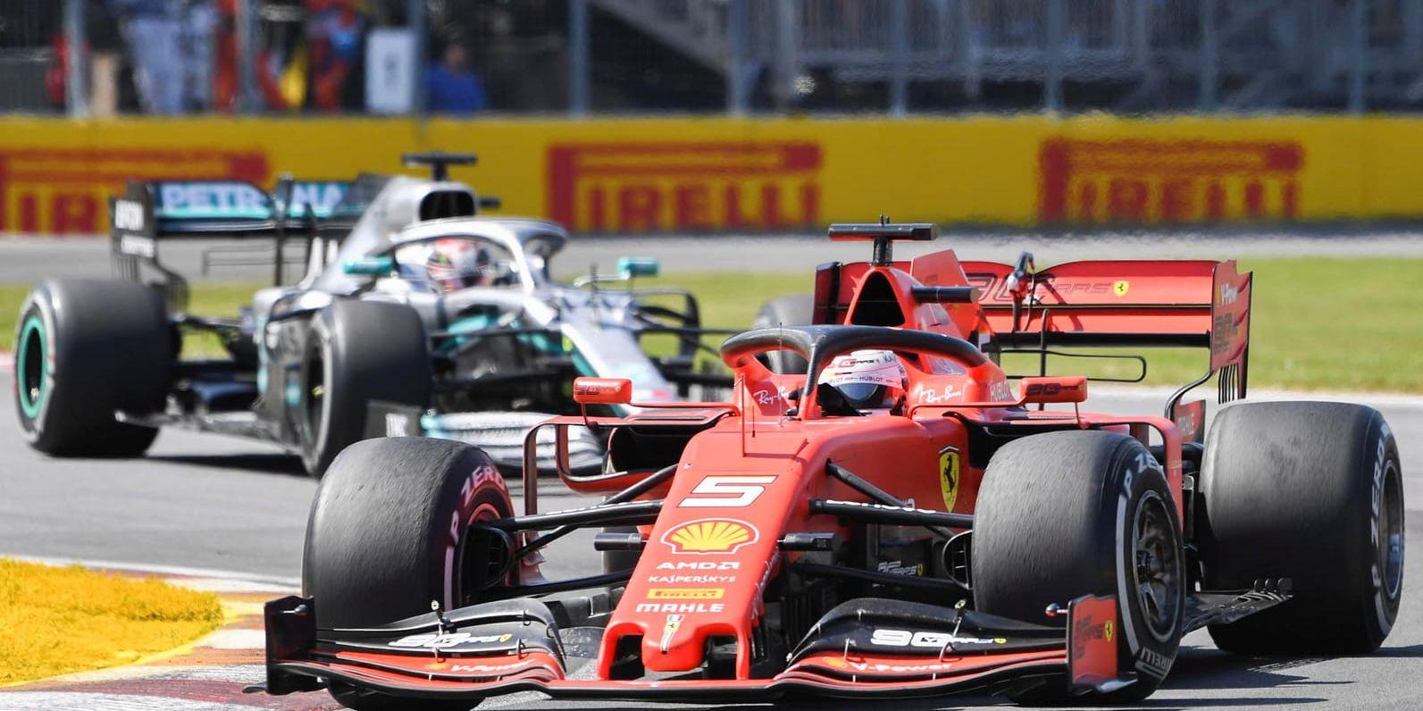 Ferrariföraren Sebastian Vettel (i röd bil) höll Mercedes Lewis Hamilton bakom sig – men slutade ändå tvåa i Montreal.