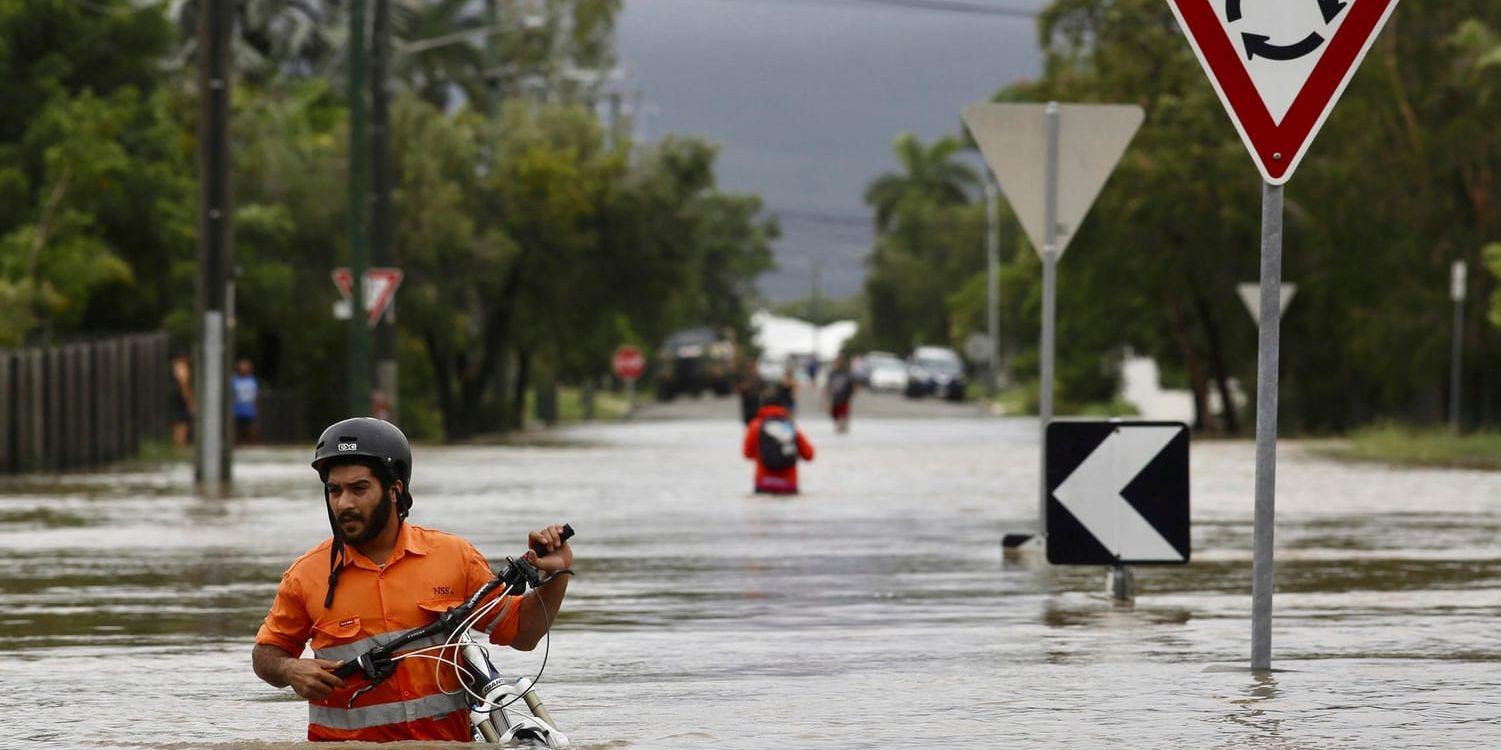 Översvämningarna har drabbat stora delar av delstaten Queensland i nordöstra Australien.