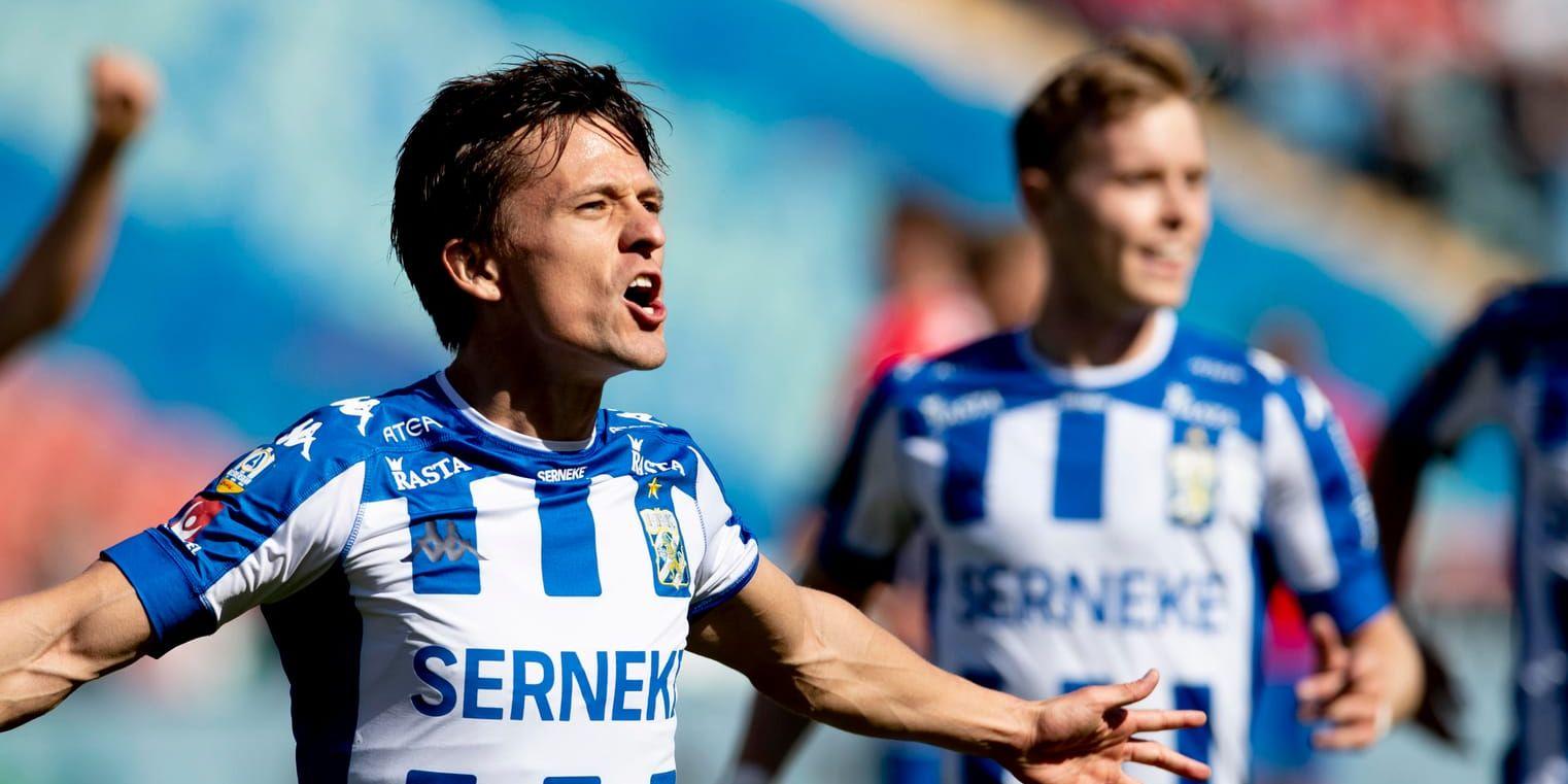 Lasse Vibe jublar efter sitt ledningsmål för IFK Göteborg mot Helsingborg. Den populäre danske återvändaren gjorde mål inom elva minuter i sin comeback på hemmaplan för "Blåvitt", som vann matchen med 3–1.
