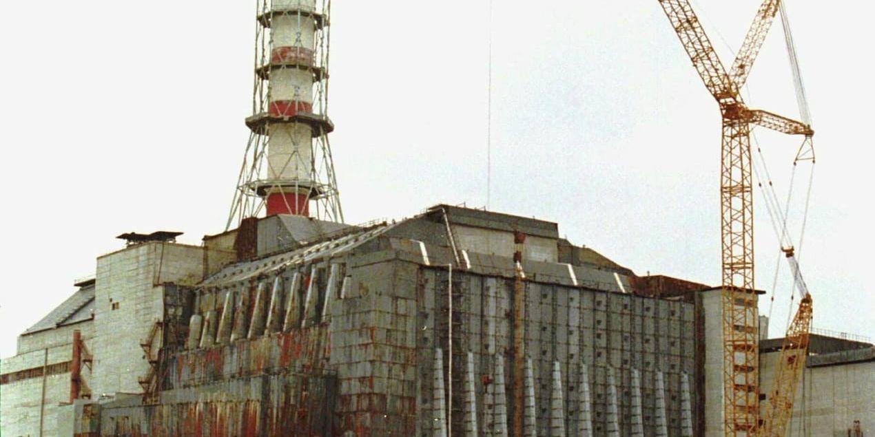 Den inkapslade reaktor fyra ett årtionde efter Tjernobylkatastrofen. Arkivbild.