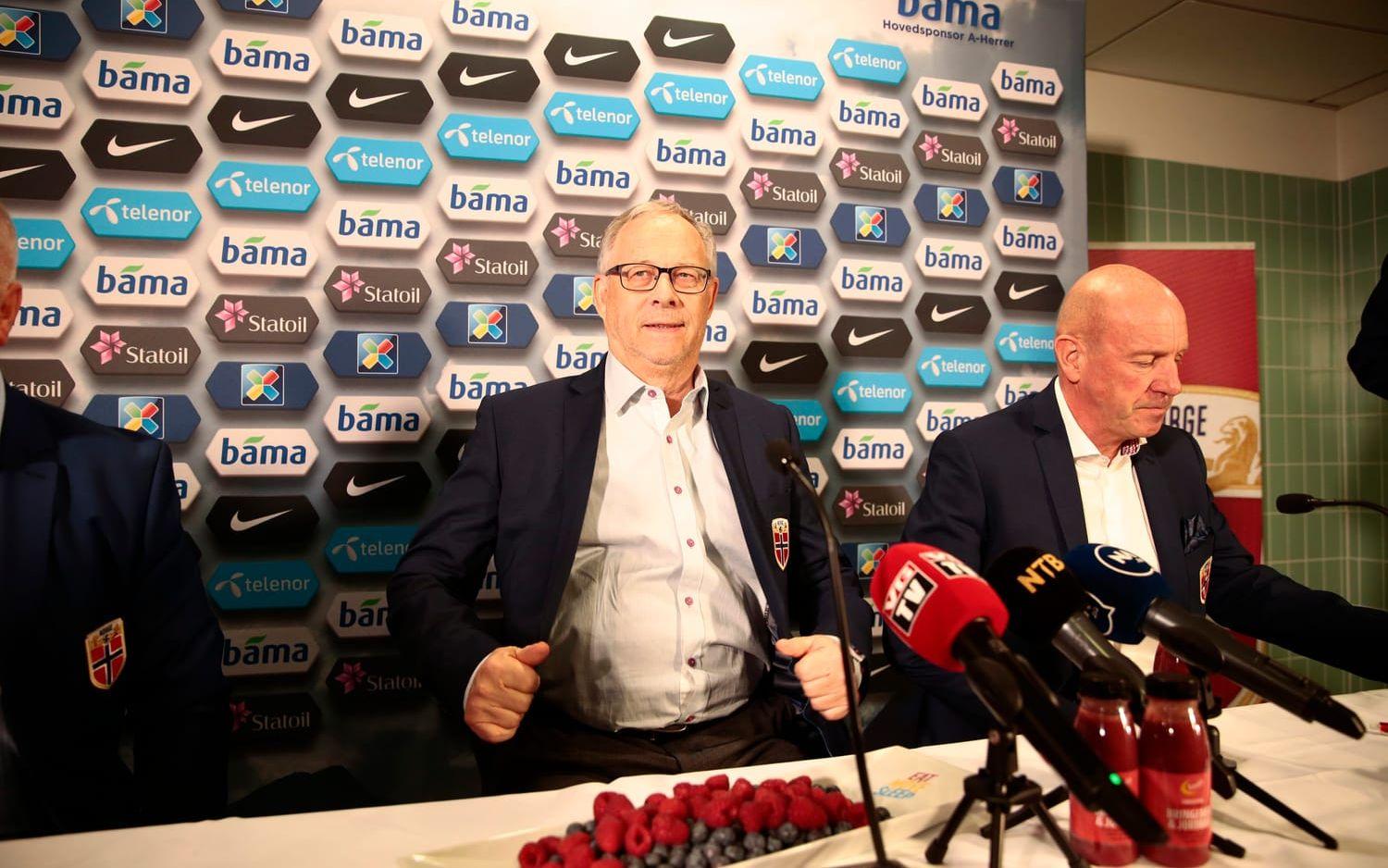 Lars Lagerbäck under onsdagens presskonferens. Bild: TT.