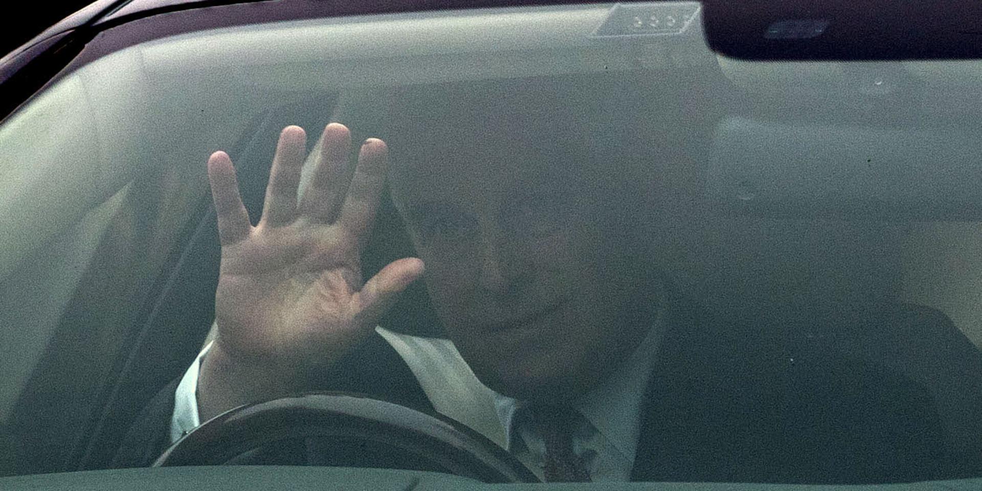 Prins Andrew lämnar sitt hem i Windsor i en bild från den 21 november. 