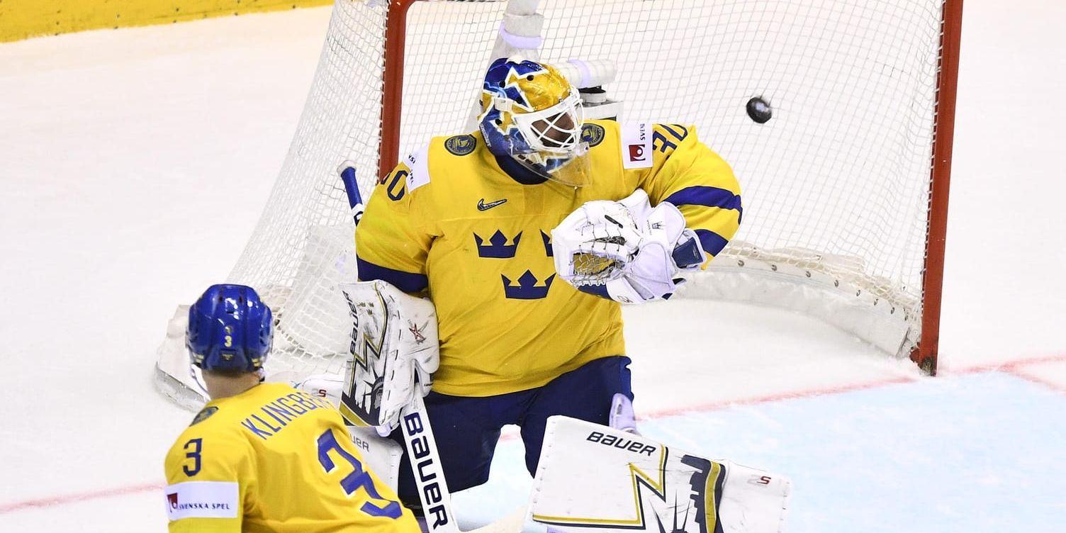 Finlands Sakari Manninen avgör i förlängningen med 5–4-målet. Henrik Lundqvist är chanslös.