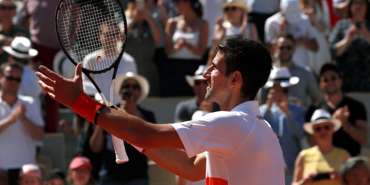 Novak Djokovic tog sig enkelt vidare till den fjärde omgången av Franska mästerskapen.