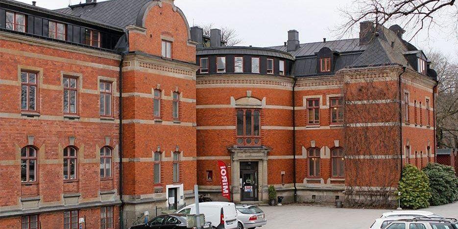 Uthyrd. Sedan 2012 hyr fastighetsbolaget Rubanken ut lokaler i Schwans villa. Nästa år flyttar Trollhättans folkhögskola in.