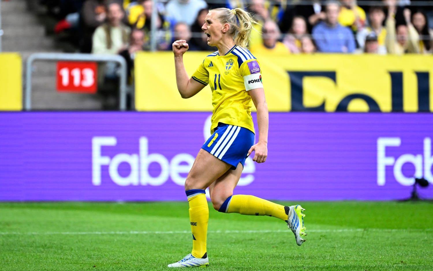 Sveriges Stina Blackstenius jublar efter 1-0-målet i VM-kvalet mot Serbien.