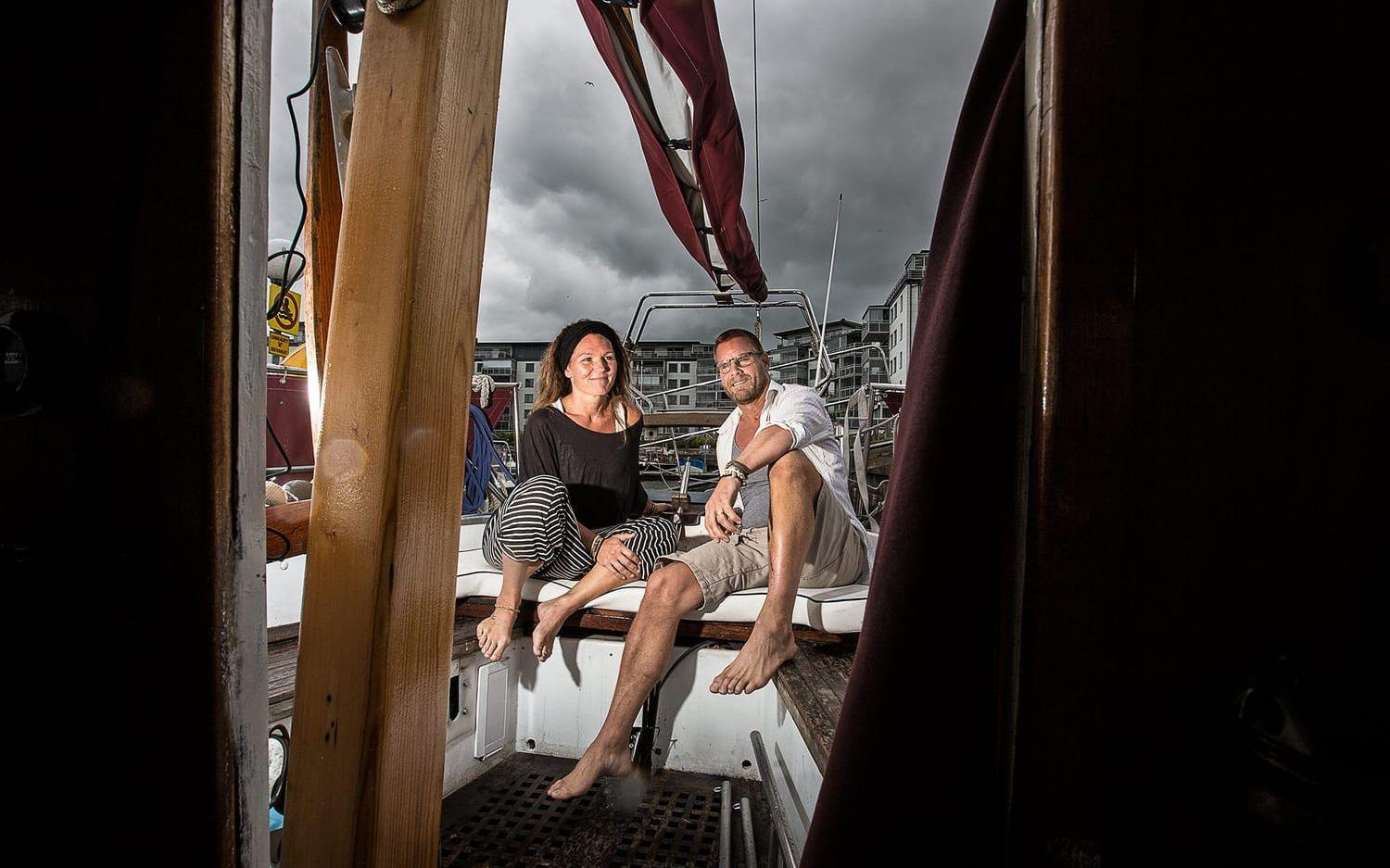 PÄRLA. Sanna och Svante ser framemot att flytta ombord på båten "Black Pearl." – Nu ska vi leva snigelliv, säger Svante. Bild: Andreas Olsson