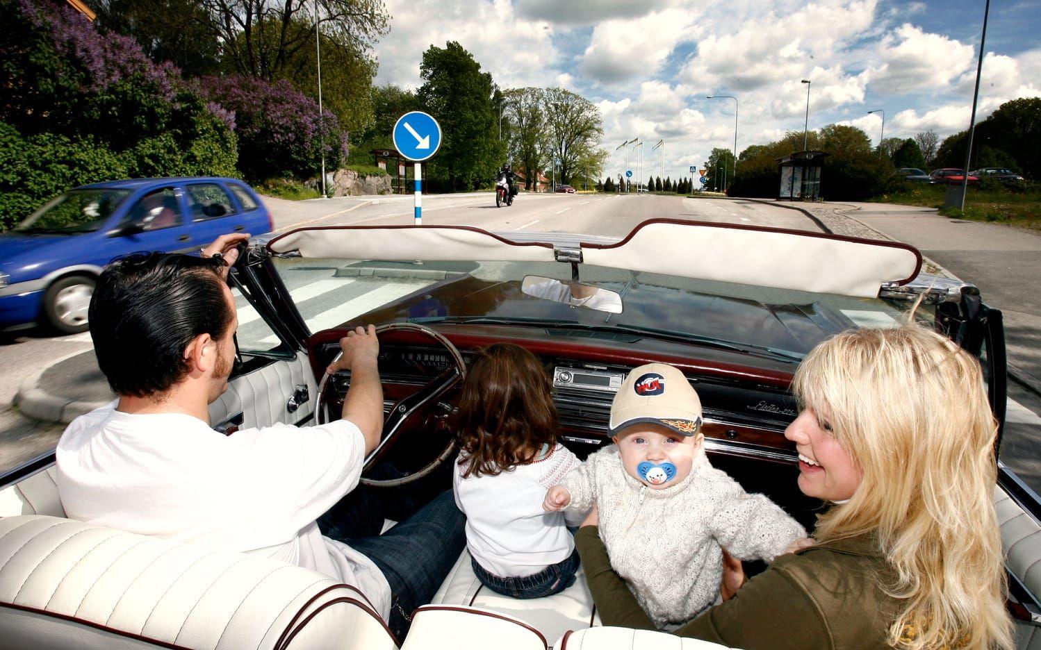 2006 Bilutställning och cruising i Folkets ParkCruising med Urban Eriksson, Moa Eriksson, Eddy Eriksson och Jenny Åström i deras Buick Electra -66.