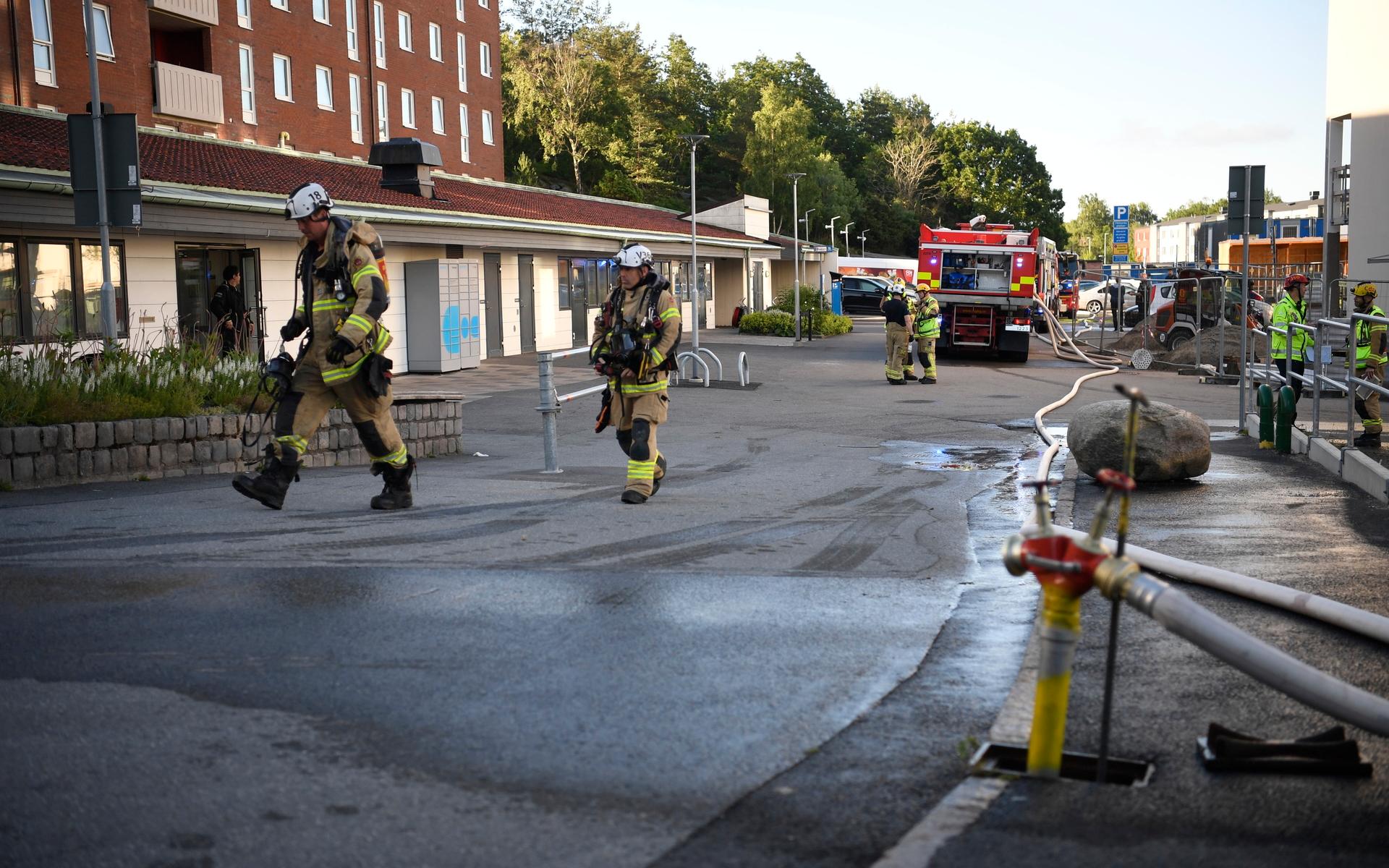 Strax efter klockan fem på tisdagsmorgonen larmades räddningstjänsten till ett parkeringshus i Lundby på Hisingen. 