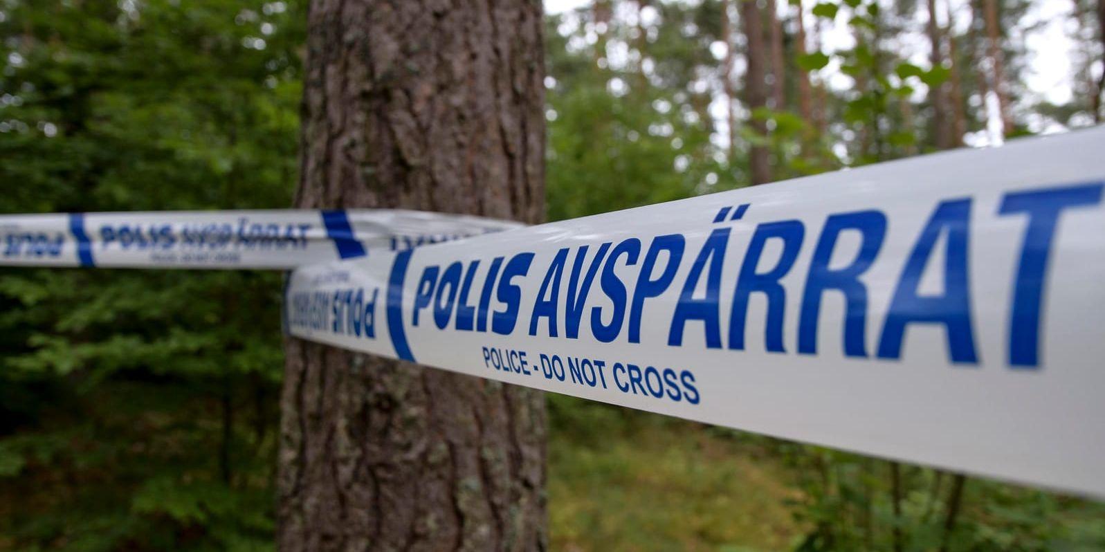Det sista livstecknet från offret är från den 25 oktober 2018. I december hittades kroppen styckad, vid sjön Flaten i Sköndal i södra Stockholm.