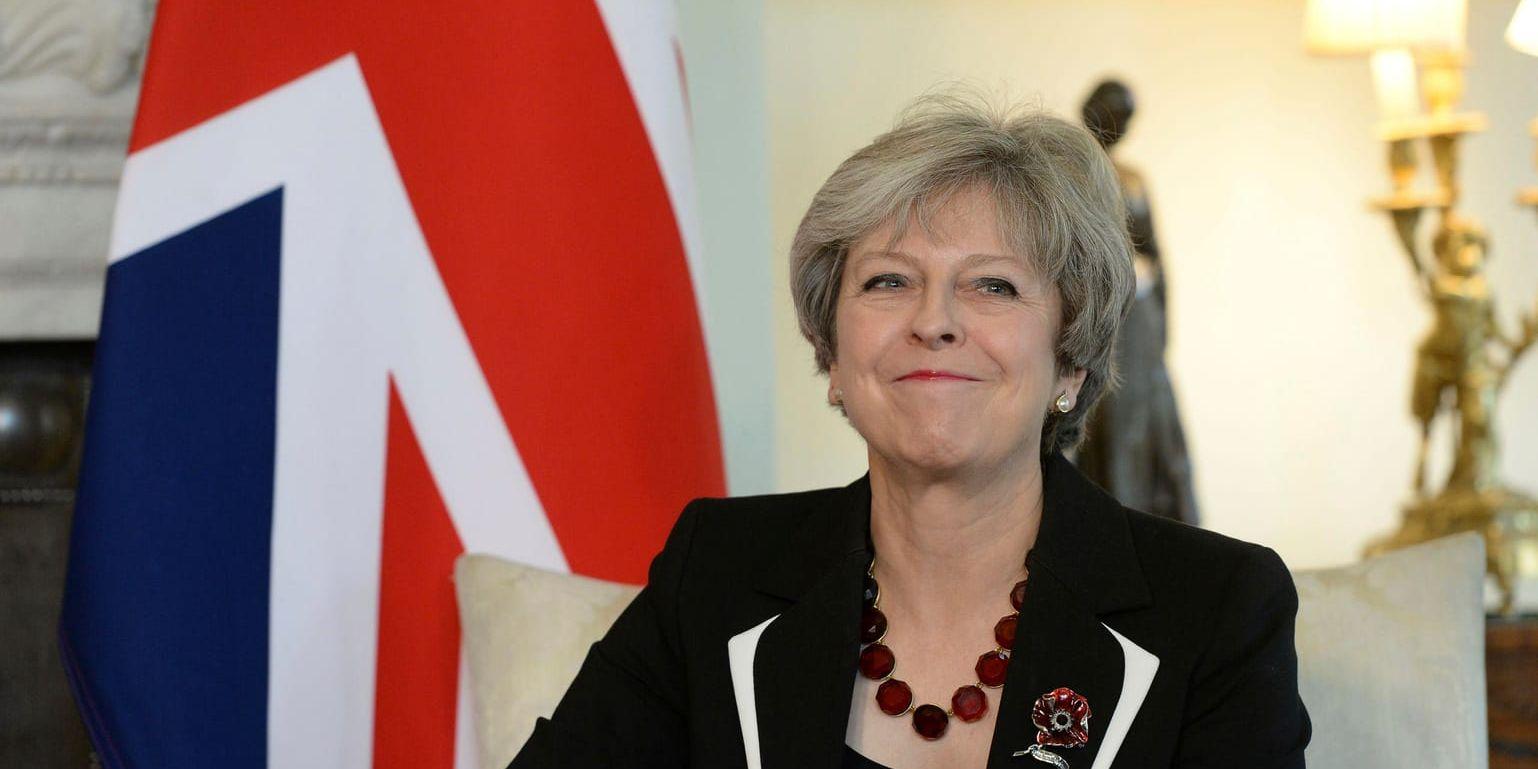 Storbritanniens premiärminister Theresa May har en tuff vecka, med två ministeravgångar.