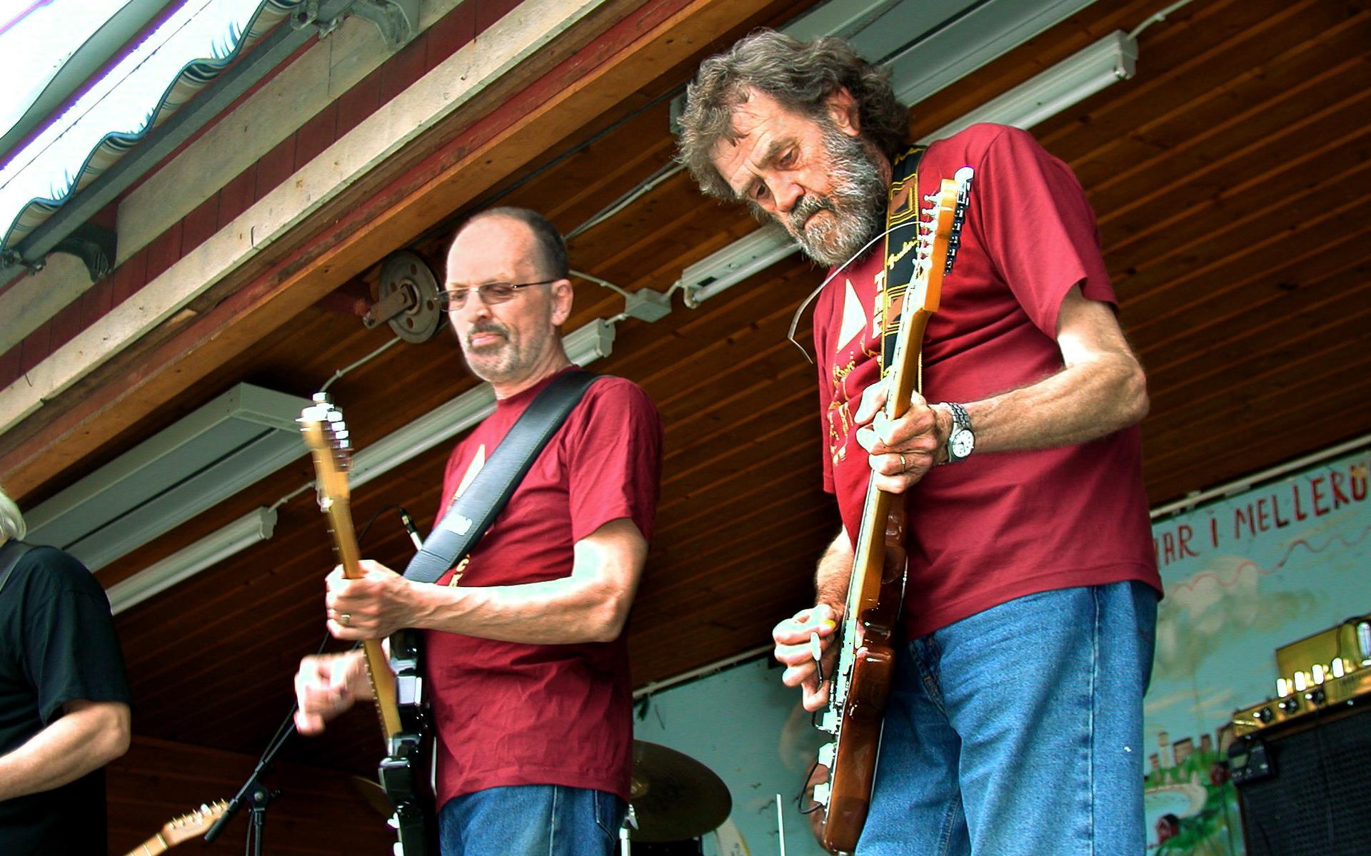  Bob Lander och gitarrgurun Bosse Winberg har snart lirat i 50 år. Foto från 2005. 