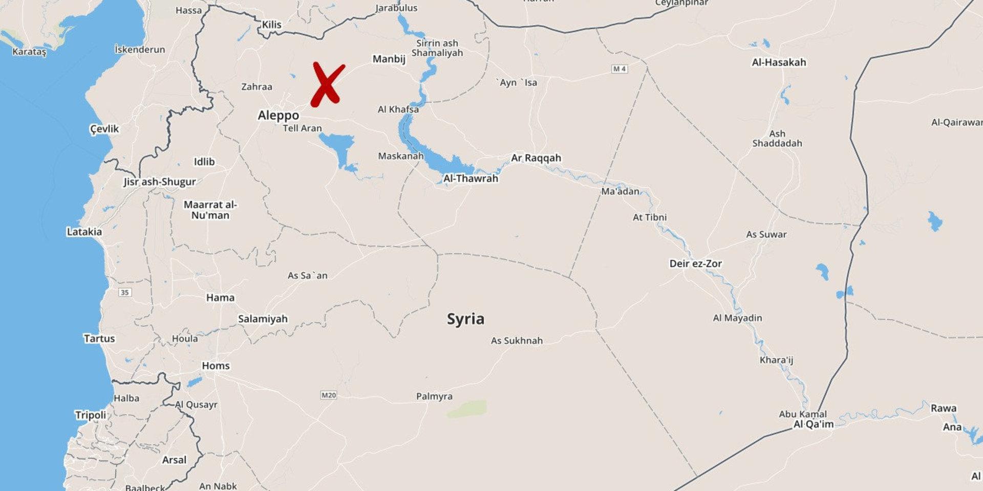 Minst 14 personer dödades och 33 skadades när en bilbomb exploderade i norra Syrien på lördagen, uppger det oppositionella Syriska människorättsobservatoriet. 