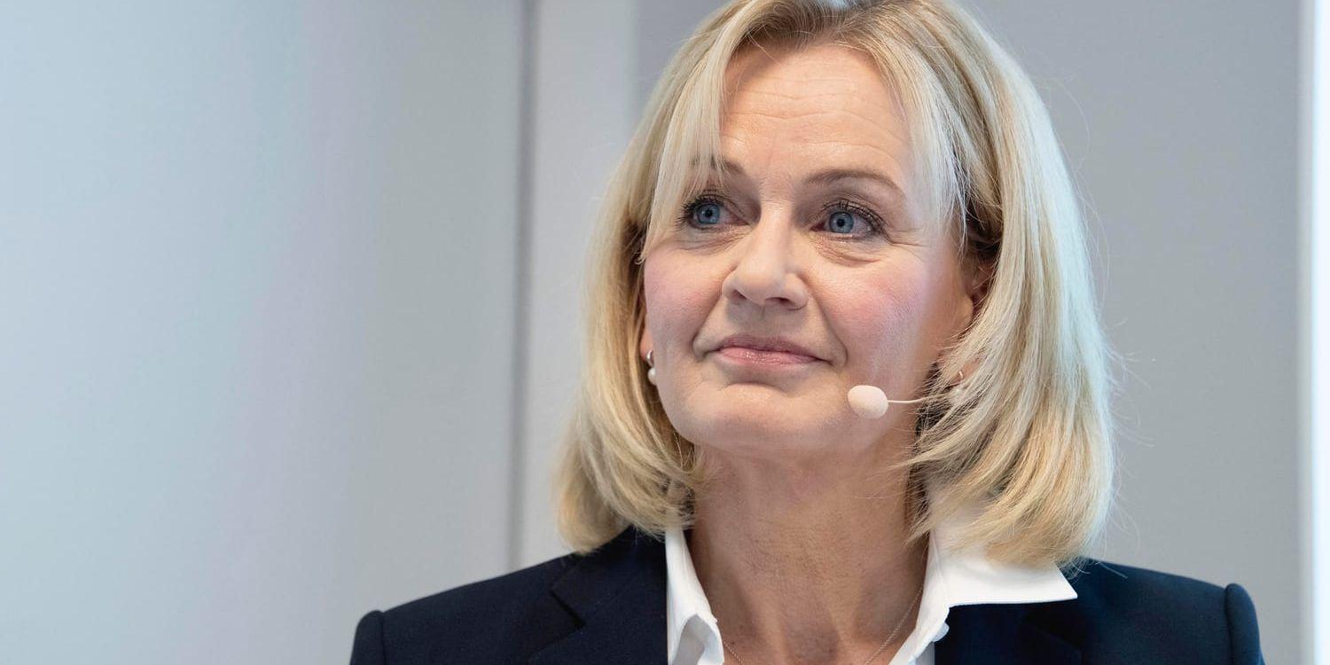 Handelsbankens nytillträdda vd Carina Åkerström är bland de första att presentera rapport för årets första kvartal bland börsbjässarnas chefer.