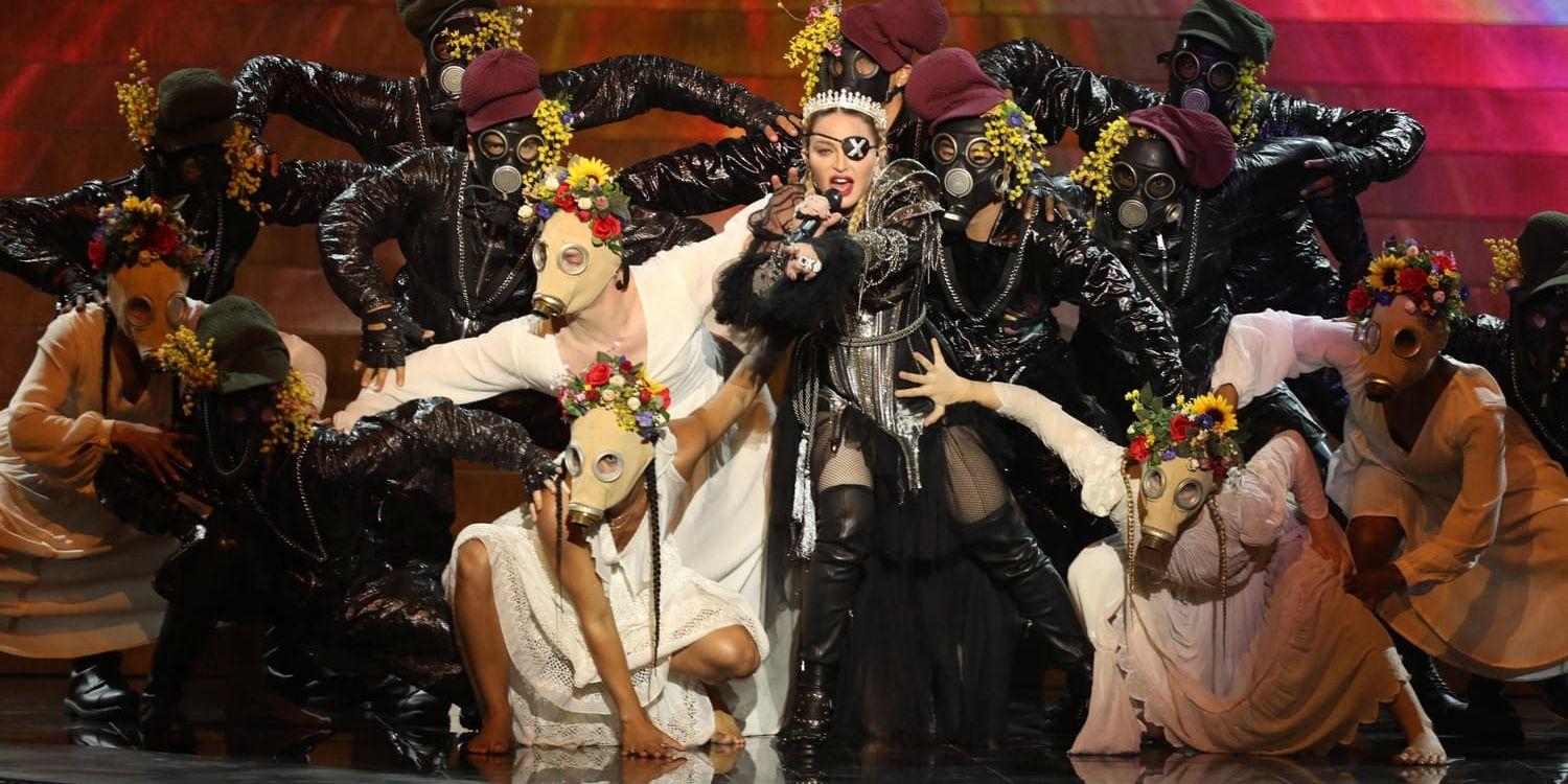 Ett inslag i Madonna uppträdande under Eurovision Song Contest föll inte den Israels kultur- och idrottsminister Miri Regev i smaken.