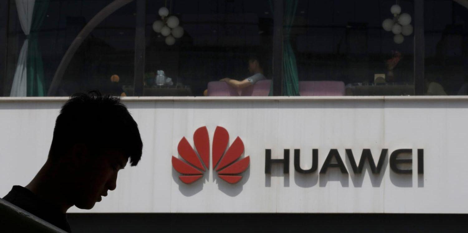 Kinesiska mobiltillverkaren Huawei riskerar att stängas ute från operativsystemet Android.