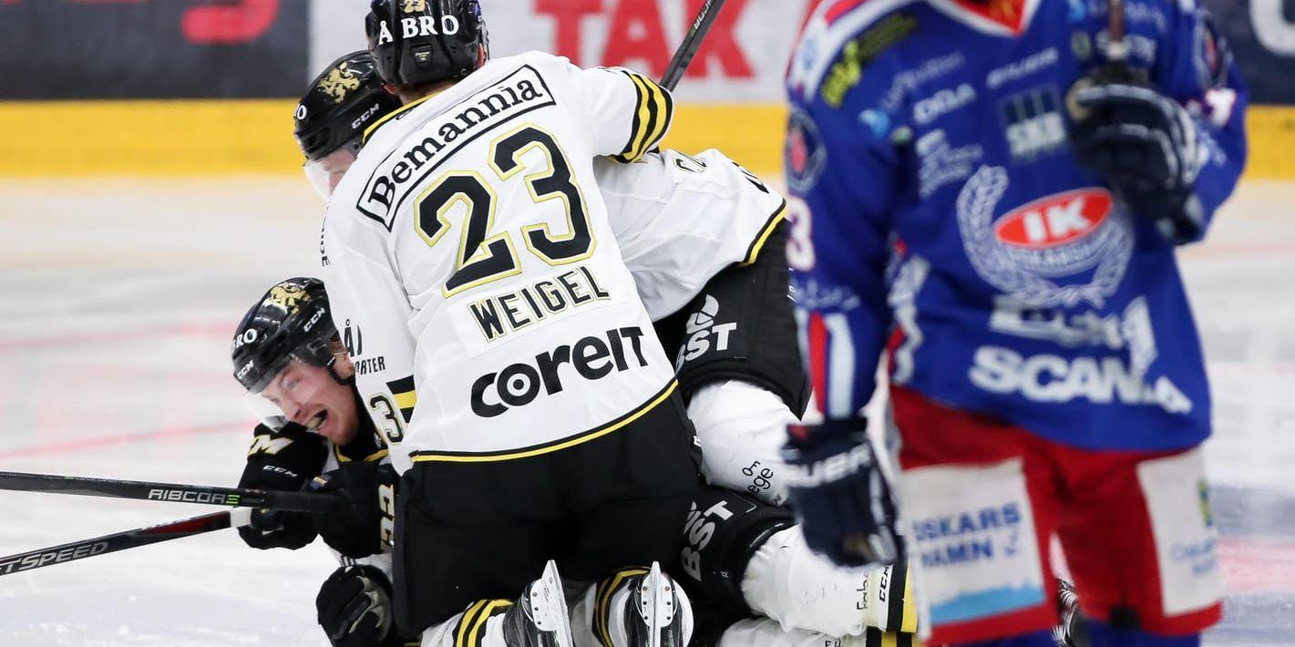 AIK jublar efter segermålet av Jesper Frödén.