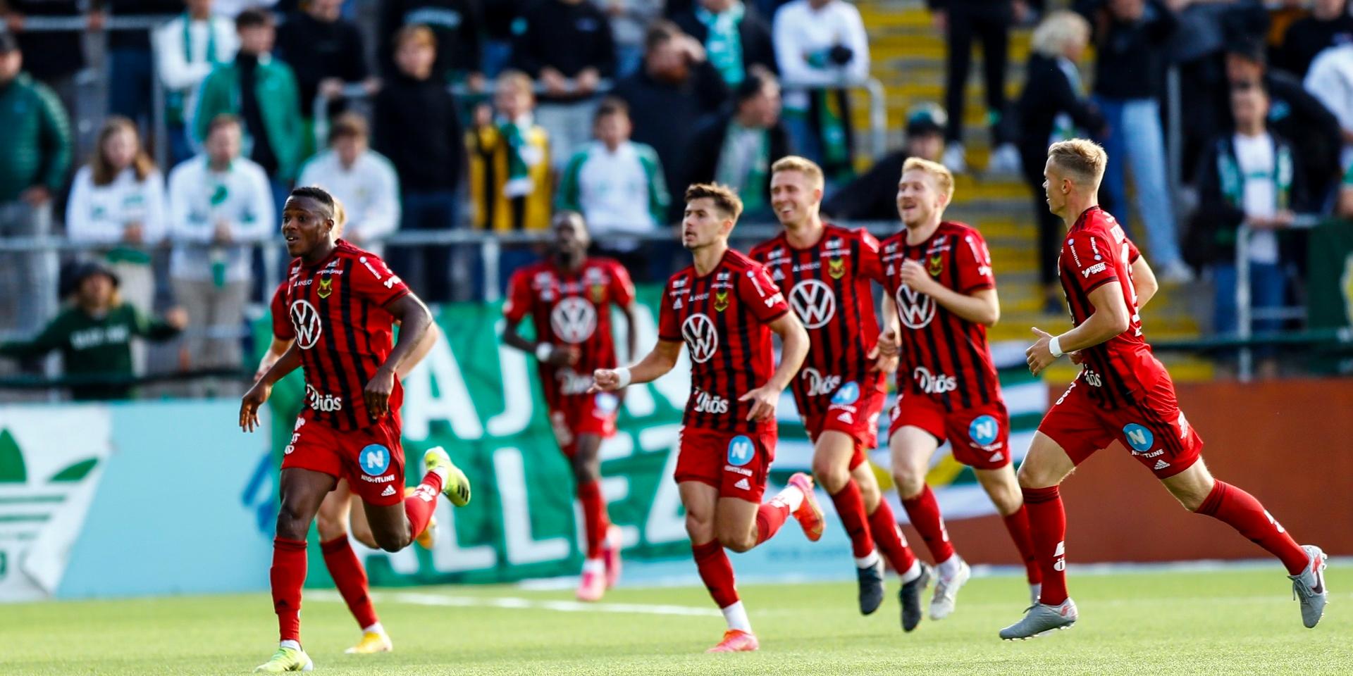 Östersundsspelare jublar efter att Patrick Kpozos 1–0-mål.