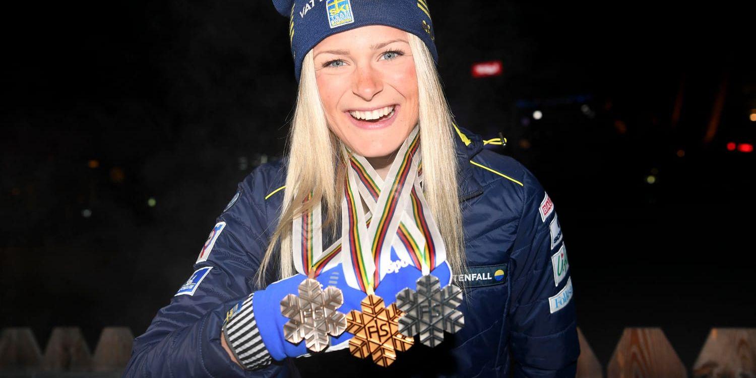 Guld, silver och brons – junioren Frida Karlsson gjorde stor VM-succé. Nu ska 19-åringen hyllas hemma i Sollefteå. Arkivbild.