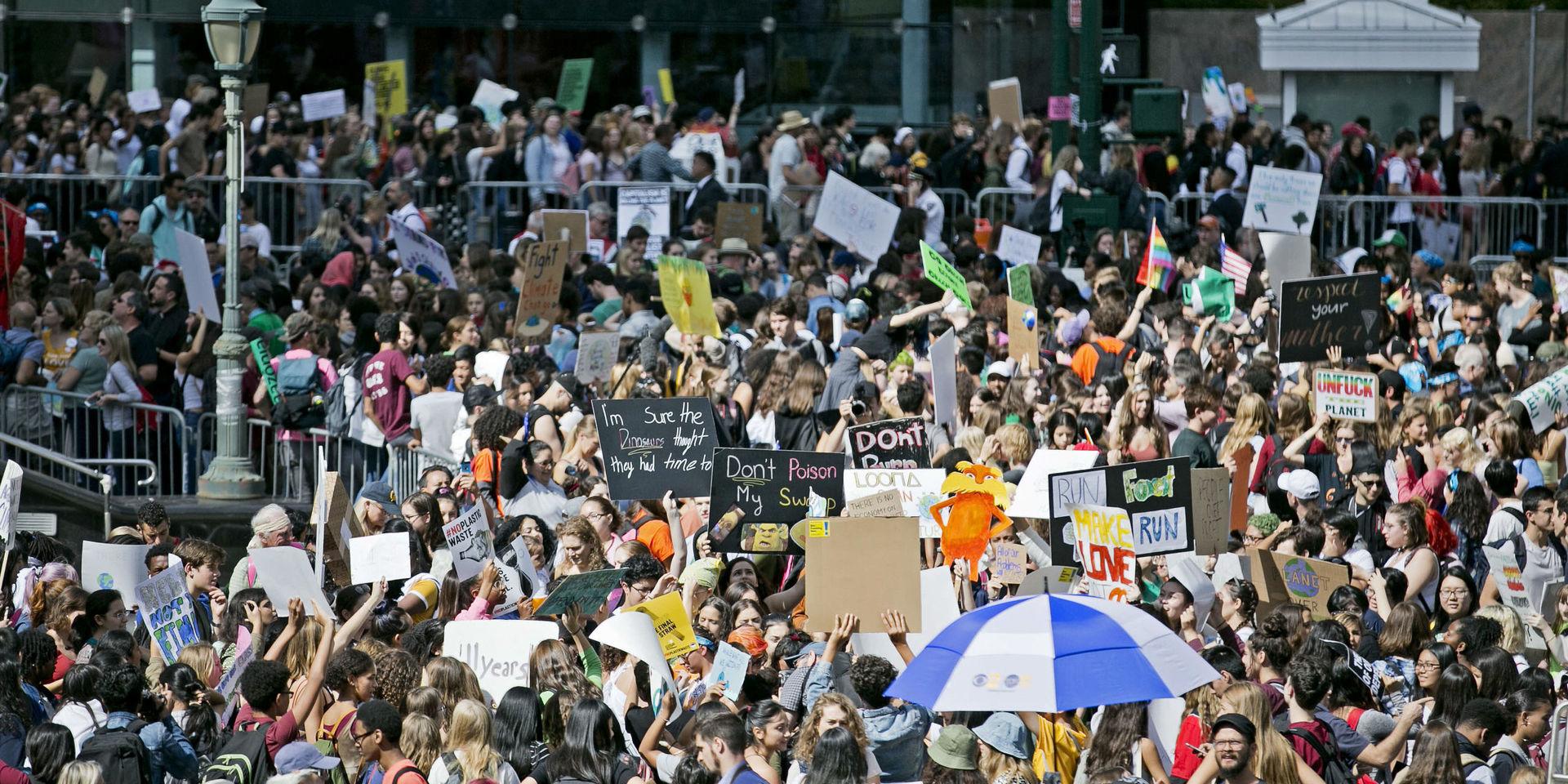 Skolungdomar på Foley square i New York inför fredagens klimatdemonstration, som arrangerades av Fridays for future.