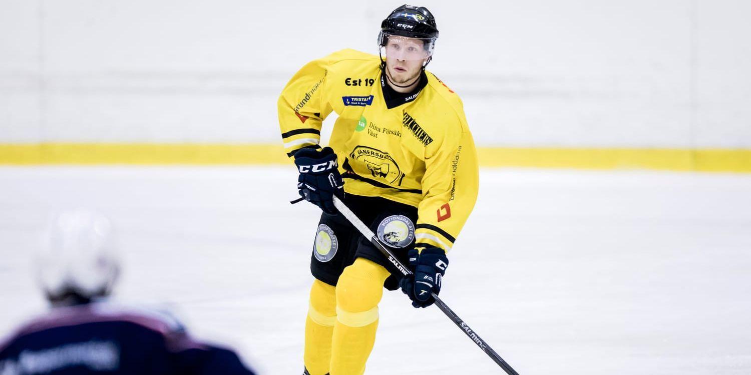 Marcus Pettersson (bilden) bildade backpar med comebackande Carl Holmberg, men trots det föll Vänersborgs HC tungt i bortamötet med Hovås.