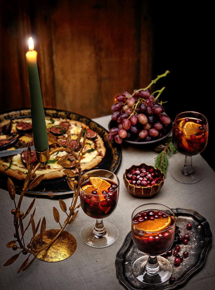 Julpunsch på bland annat sherry, cognac och lingondricka.